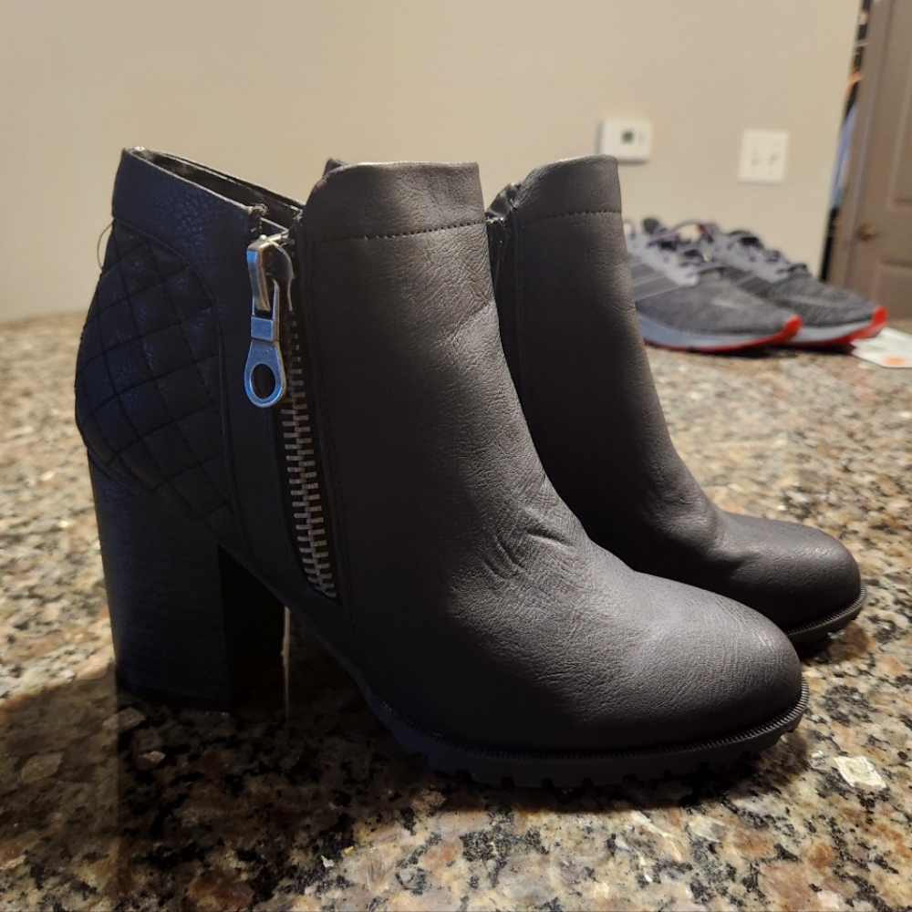 Chelsea Bootie Heel